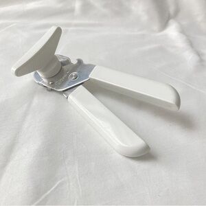 Pampered Chef Smooth Edge Safety Manual Can Opener #2758 White Retired Vintage